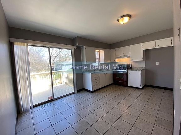 3rd image of 7252 Montana Ave