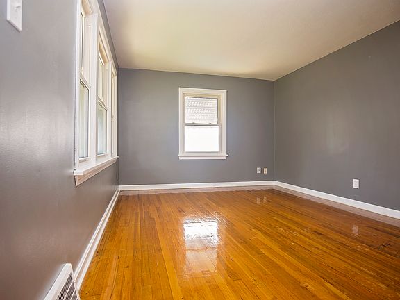 4th image of 27101 Forestview Ave