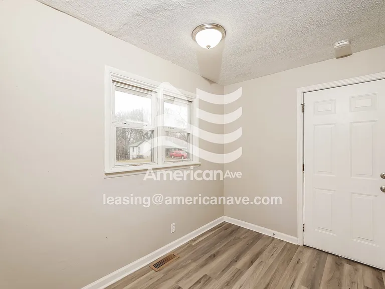 496521_010_wm_-_bedroom_13524875.jpg