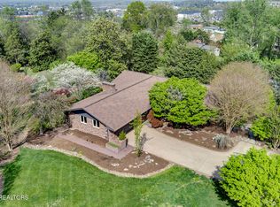 216 S Sevenoaks Dr, Knoxville, TN 37922