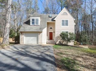 5603 Woods Walk Rd, Midlothian, VA 23112