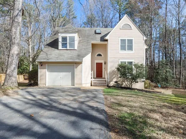 5603 Woods Walk Rd, Midlothian, VA 23112