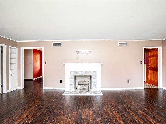 5th image of 2910 Bel Air Dr