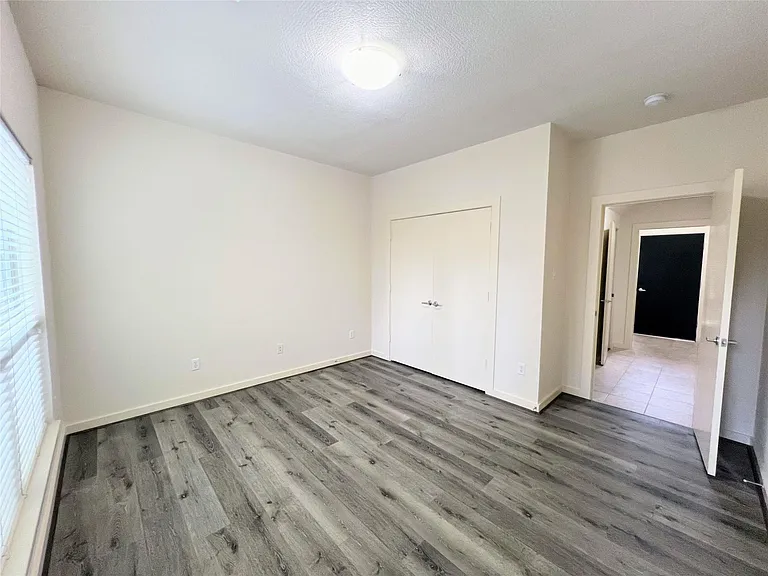 1126 Bonner St — Photo 3