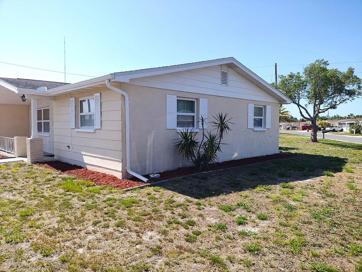 Building Photo - 3651 Dickens Dr