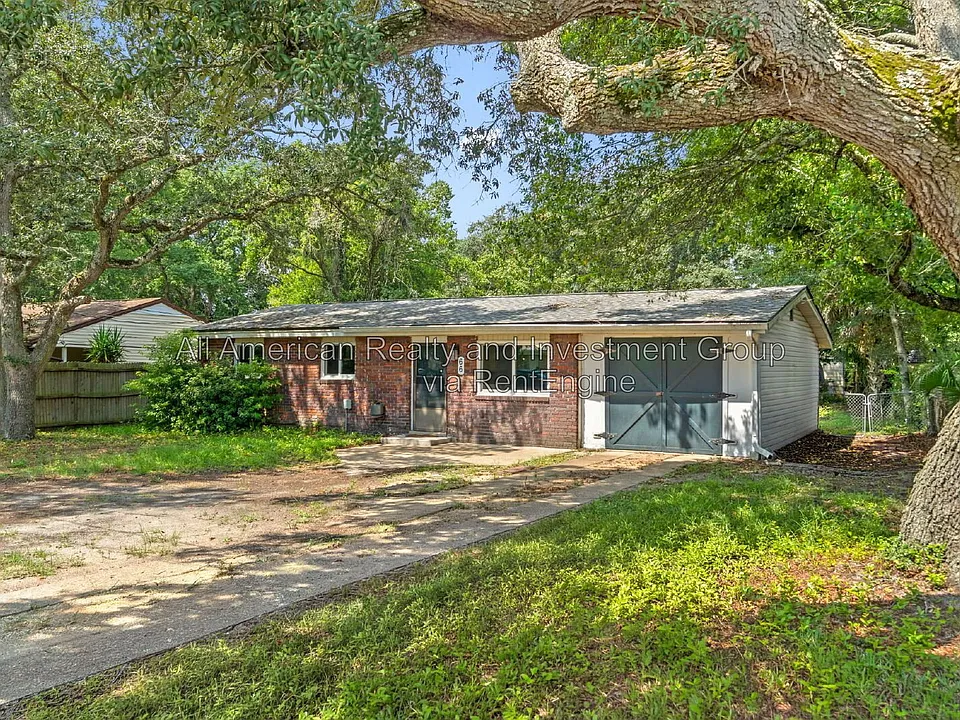 66 Eglin St