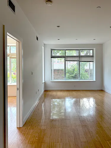 94 Scholes St #2R Photo 1
