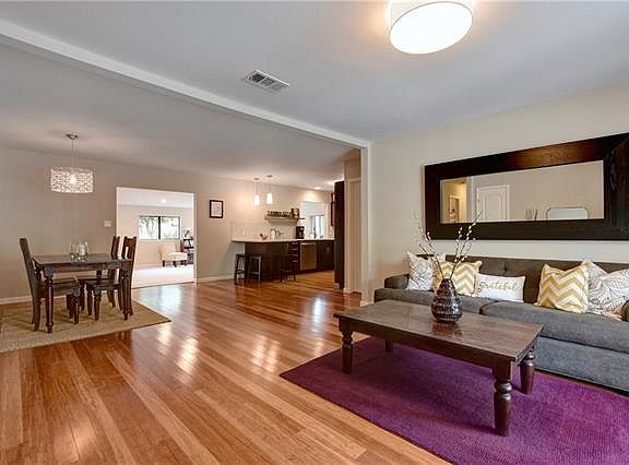 2nd image of 8002 Vinewood Ln