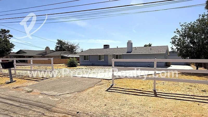 3 bed, 1.5 bath, 1488 sqft, $2,100 — Photo 2