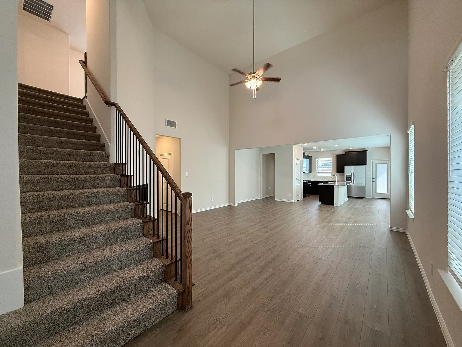 4 bed, 2418 sqft, $2,495 — Photo 4