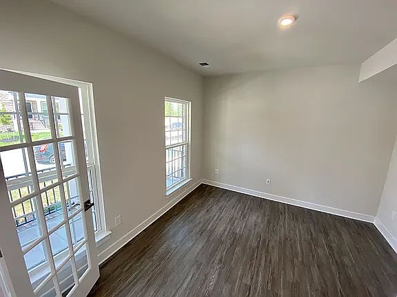 3rd image of 4701 Manor Crossing Pl