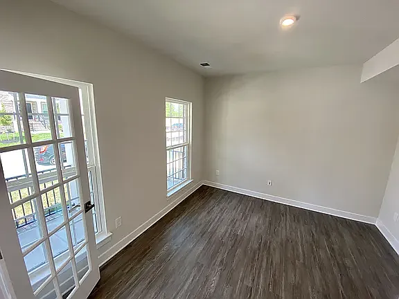 4701 Manor Crossing Pl — Photo 3