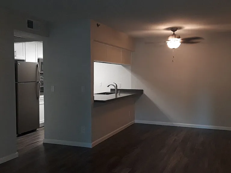 Club Pacifica Apartments — Photo 34
