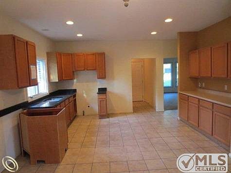 25286 Mcalister Kitchen2.JPG