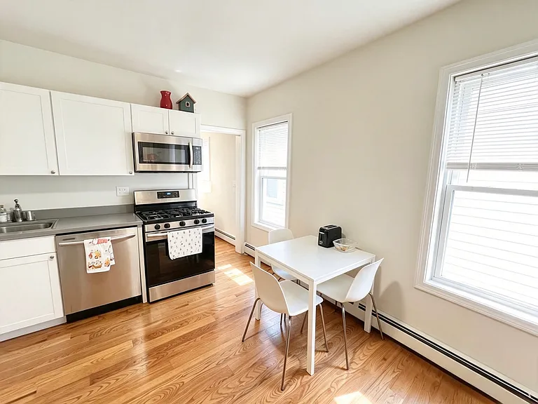 417 Cardinal Medeiros Ave #3 — Photo 6