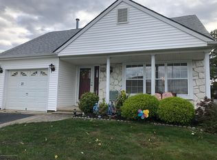 27 Trent Dr, Toms River, NJ 08757