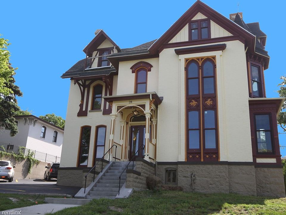 28 Lafayette shares the yard and property