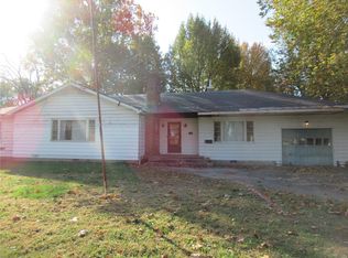 708 W Helen Ave, Christopher, IL 62822