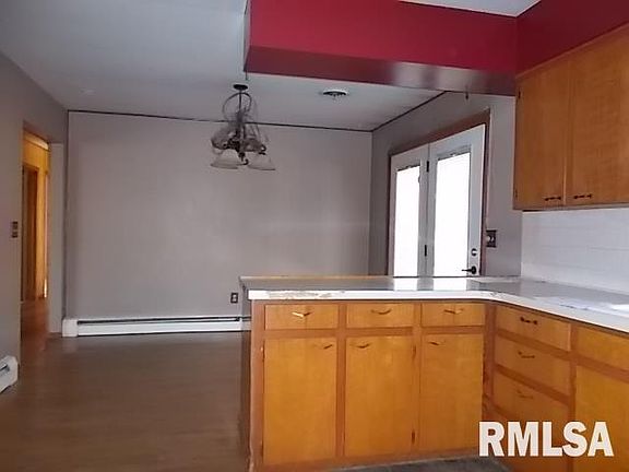 3rd image of 19 Robinwood Dr