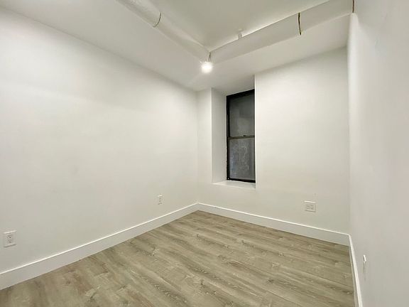 5th image of 200 Audubon Ave #Basement