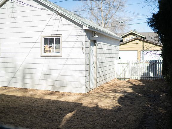 3rd image of 129 Wyoming Ave
