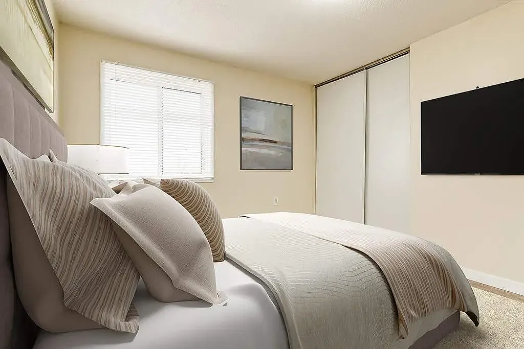 Cloverdale Apartments — Photo 4