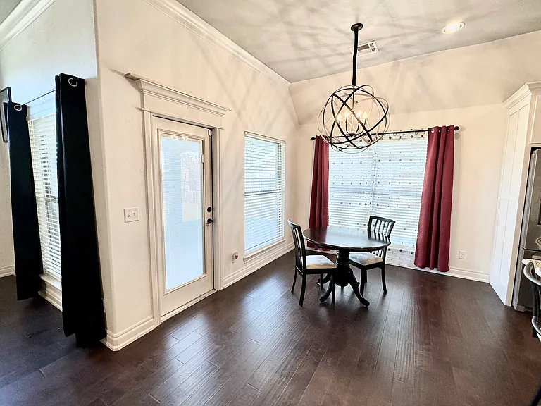 1106 Remington Ct — Photo 10