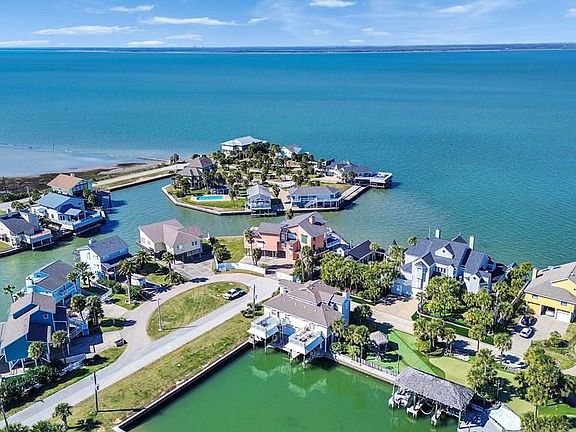 5th image of 16627 Bayfront Dr