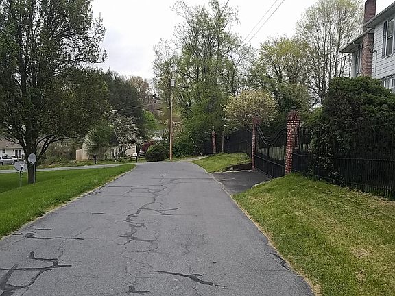4th image of 714 Hiwassee Hill Dr