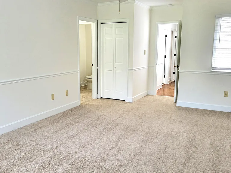 102 Wimbledon Dr — Photo 32