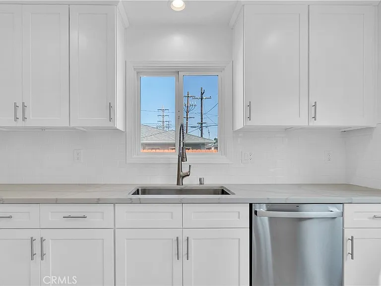 4622 Dunrobin Ave — Photo 8