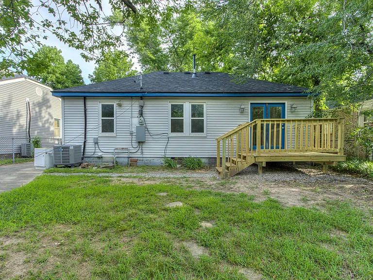 604 Iowa St — Photo 30