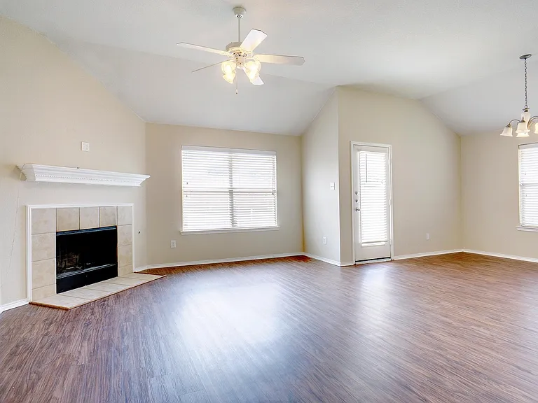 1305 Mountain Peak Dr — Photo 8