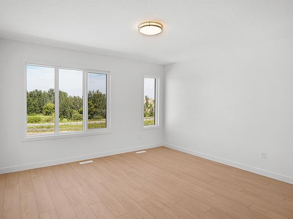 3rd image of 924 19th Ave NW