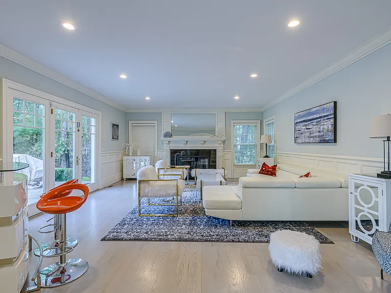 4 Candace Dr — Photo 8