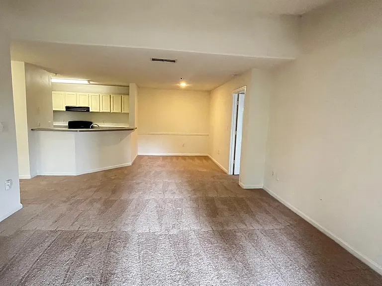 Wesley St. Claire Apartments at Lawrenceville — Photo 133