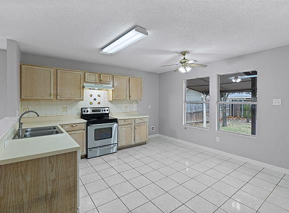 3rd image of 2344 Live Oak Dr