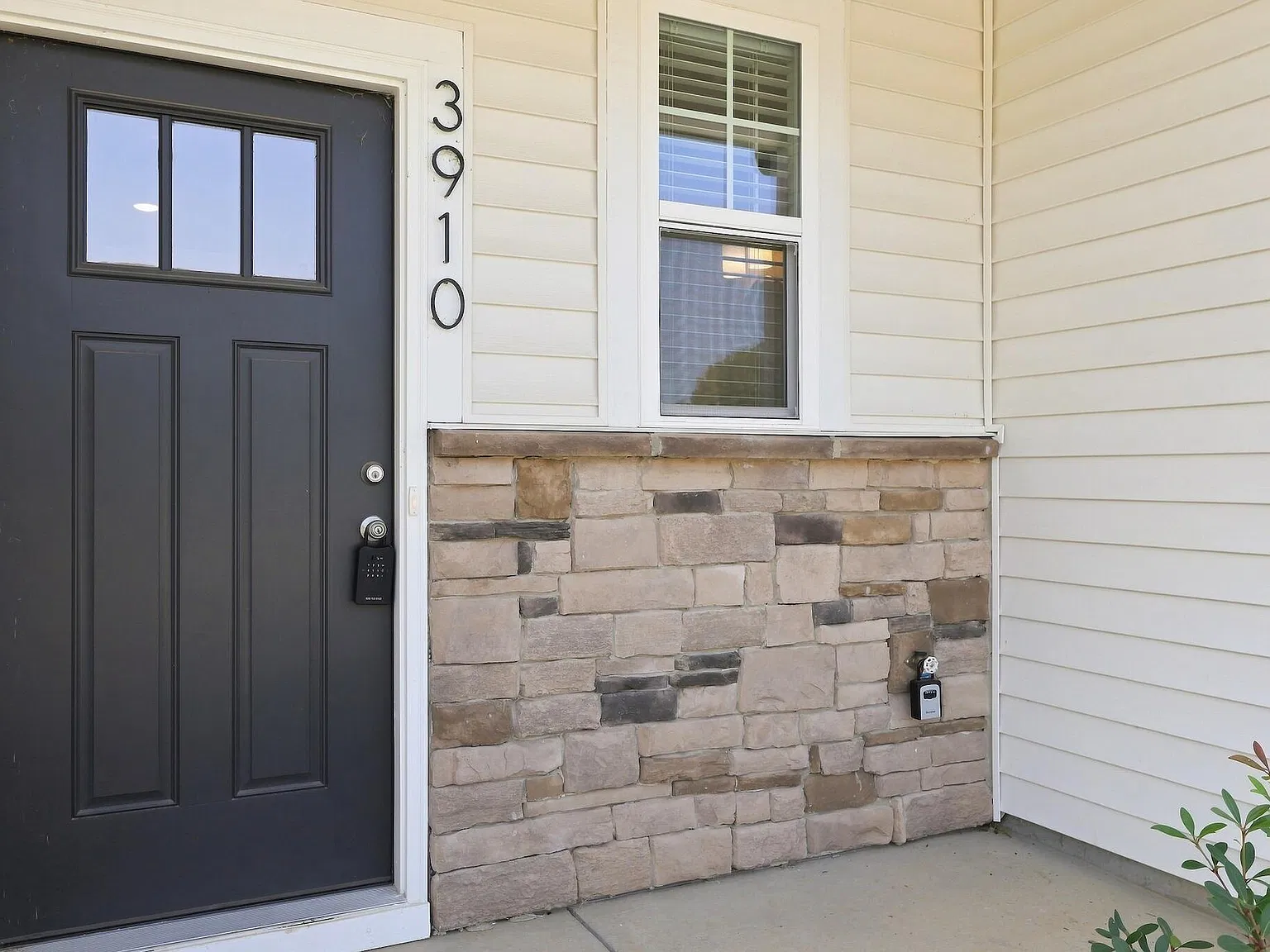3 bed, 2.5 bath, $1,800 — Photo 3