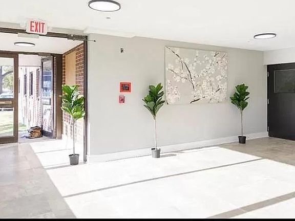 5th image of 625 Unruh Ave #104