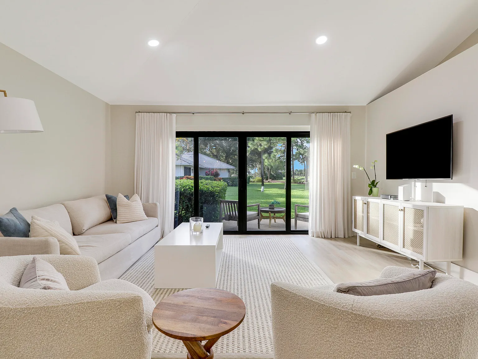 2 bed, 2.0 bath, 1135 sqft, $3,500 — Photo 3
