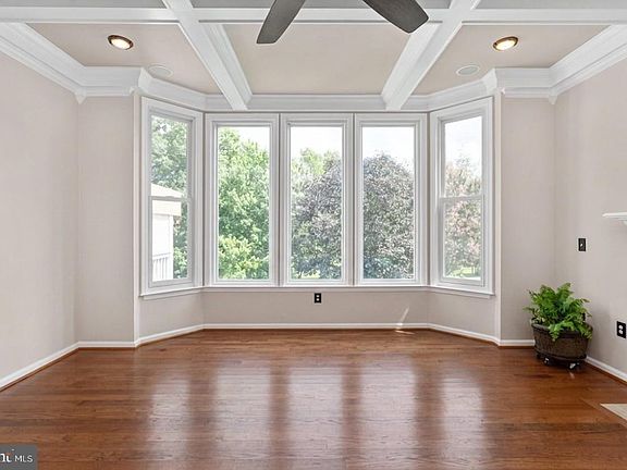 3rd image of 20 Francis Ct