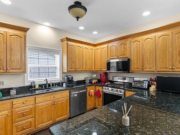 3rd image of 1416 S Poplar Dr.