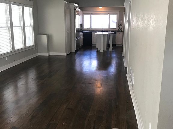 3rd image of 3017 Oak St