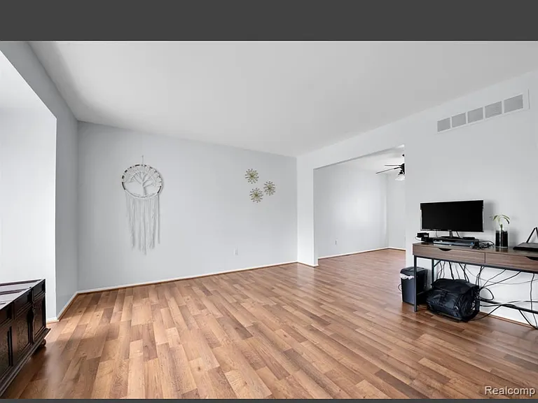 4959 Kingswood Dr — Photo 14