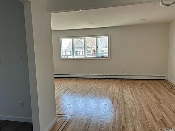 3rd image of 3559 Bayview St