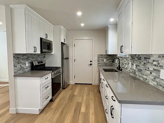 4th image of 107 Walnut Ave
