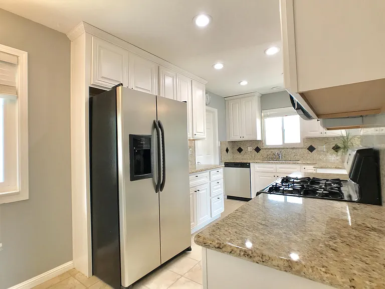 9111 La Riviera Dr — Photo 3