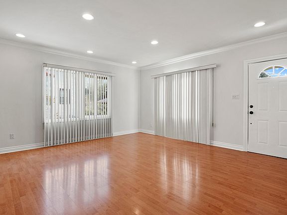 4th image of 1461 E Wilson Ave