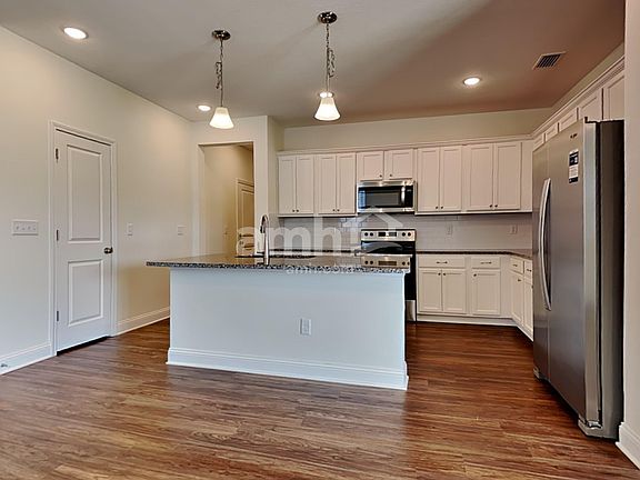 4th image of 94 Olivewood Pl