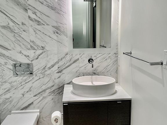 5th image of 1409 Pender St #203